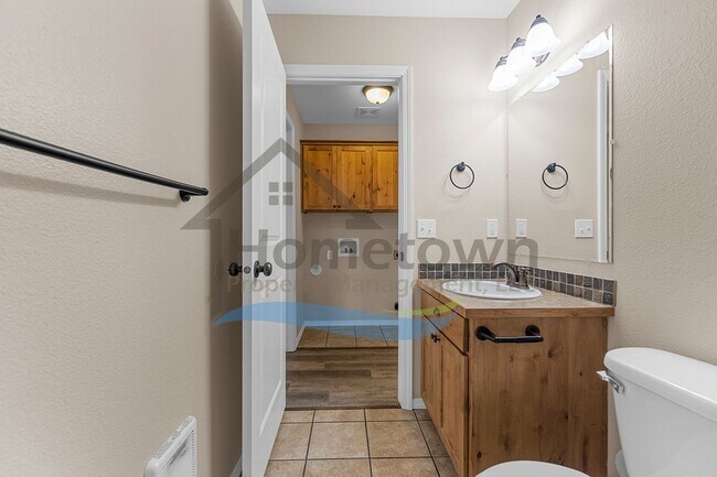 Building Photo - 2 Bedroom 1 Bath Home with Off-Street Parking Available in Coeur d'Alene!