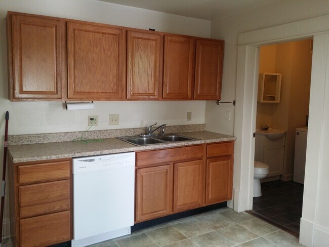 Kitchen - 114 W Blake Ave