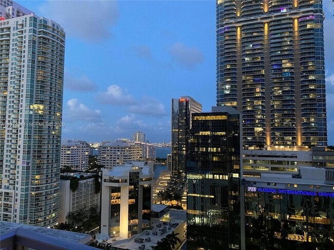 Building Photo - 1050 Brickell Ave