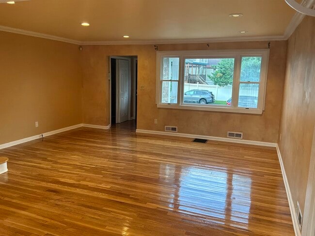 Building Photo - 2837 Myrtle Terrace