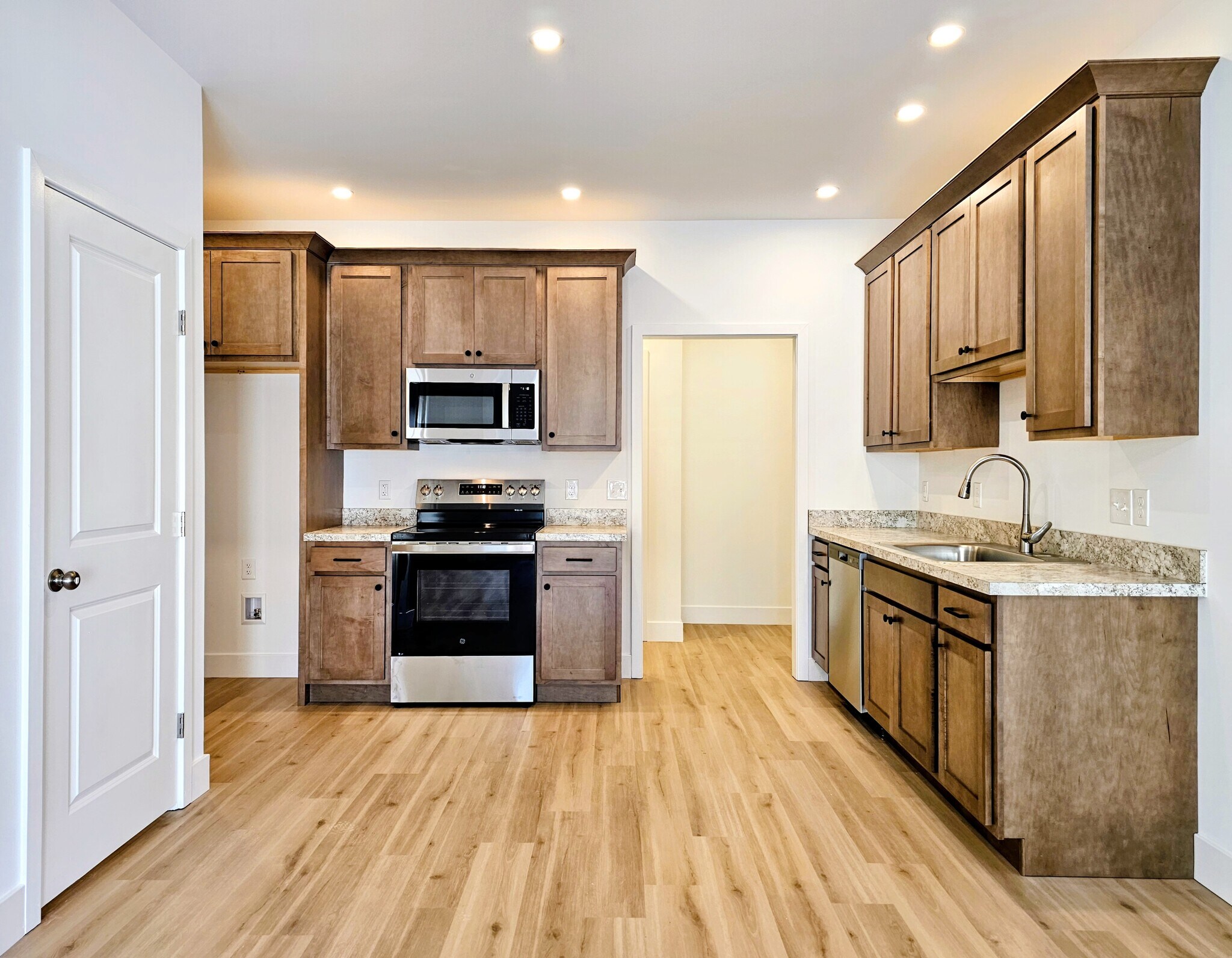 Building Photo - 398 Hensley St