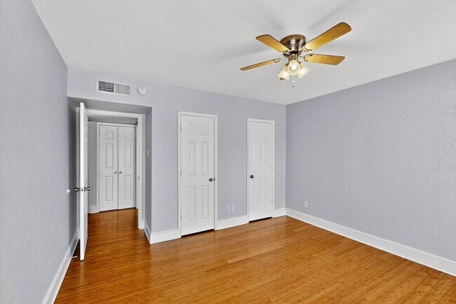 Building Photo - 7736 Meadow Rd