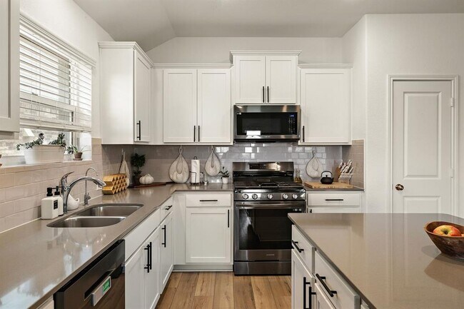Building Photo - 424 Sebring Cir