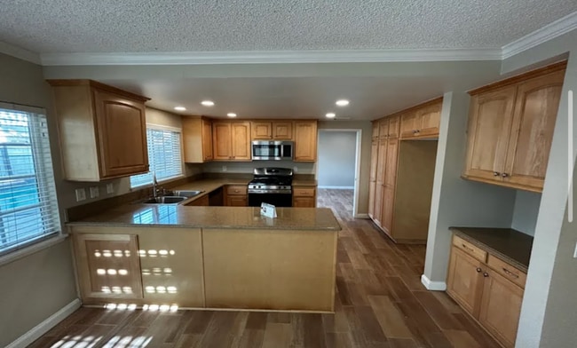 Building Photo - 11341 Rancho La Brea Dr