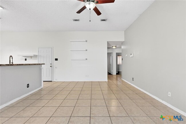 Building Photo - 2505 Armadillo Dr