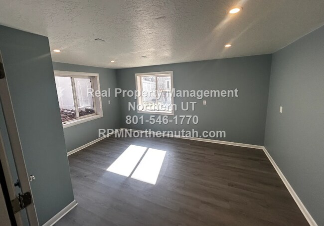 Building Photo - Large 5 bedroom home coming available in Layton