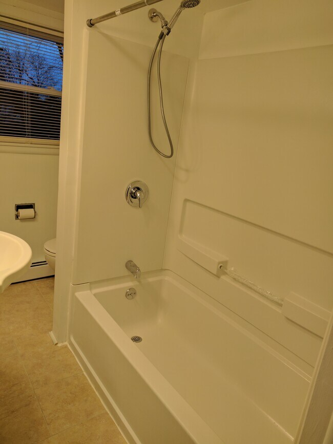 (30A) Bath2 - 30 Front St