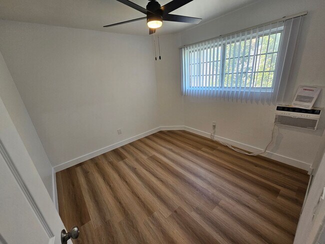 Building Photo - 245 E Ave 38