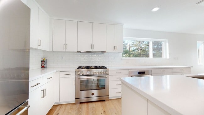 Building Photo - Beautiful Walnut Creek Townhome!
