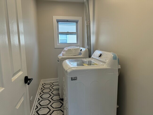 Building Photo - 3135 S 53rd Ave