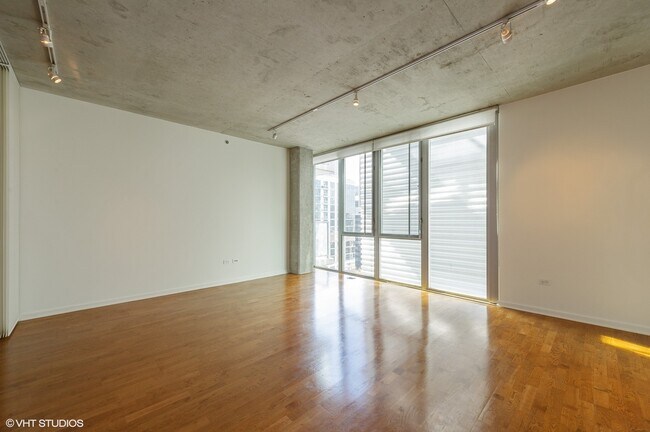 Building Photo - 659 W Randolph St