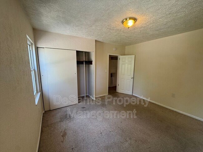 Building Photo - 215 Spencer Ave