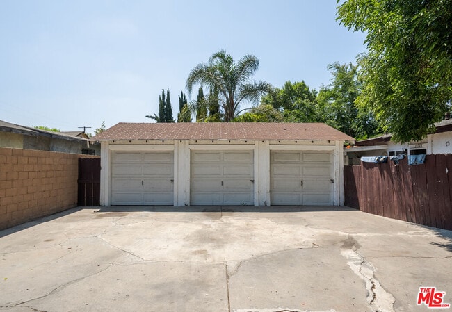 Building Photo - 10718 Elliott Ave