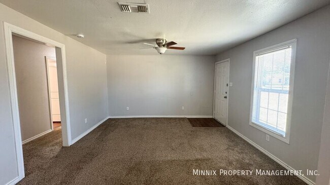 Building Photo - 755 W Knox St