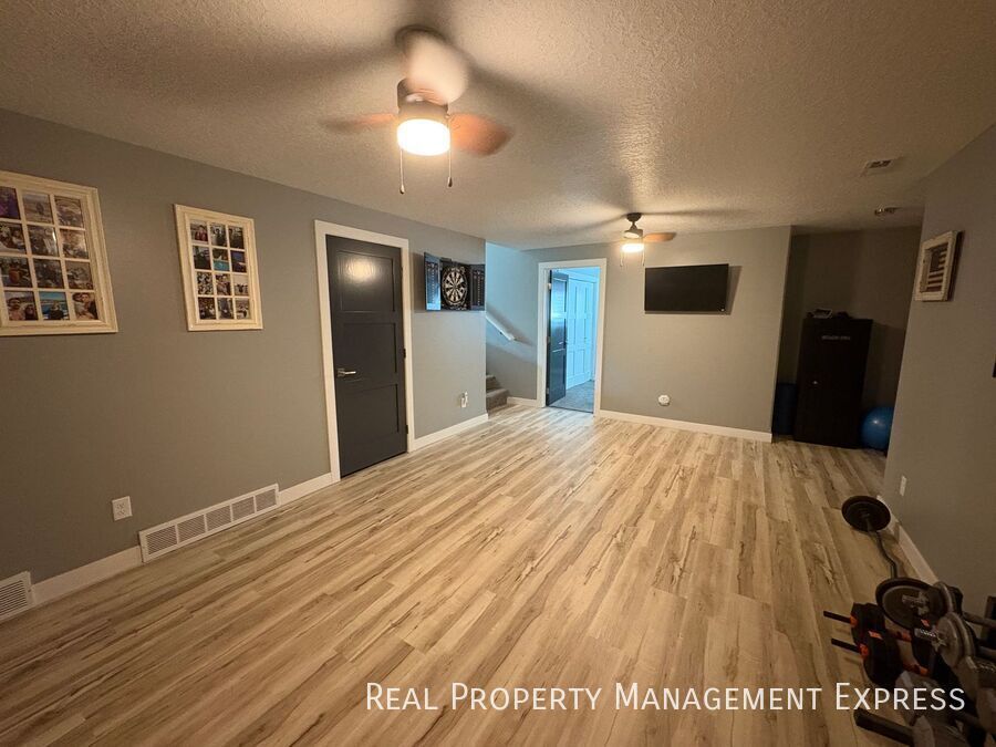 Building Photo - 5 Bedroom 3 Bathroom Home for Rent