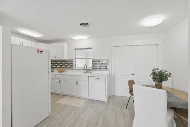 Building Photo - 438 Granada Blvd