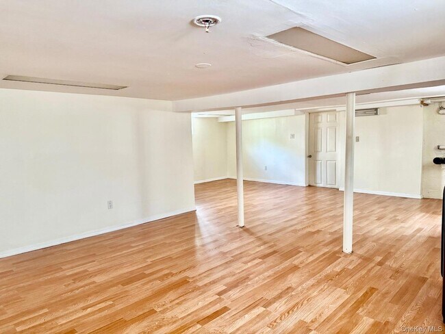 Building Photo - 223 Jackson Ave