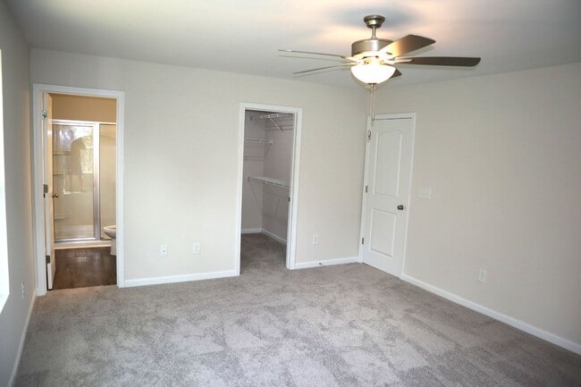 Building Photo - Two bedroom, 2.5 bath townhome in Ridge Creek, Whitsett