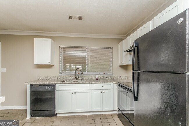 Building Photo - 8155 Tudor Dr