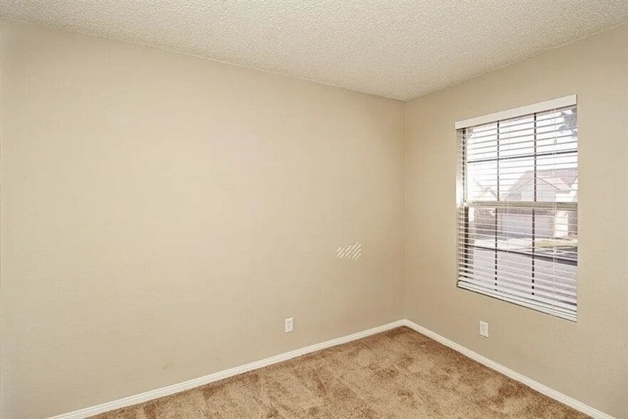 Building Photo - 3300 Hyannis Cir