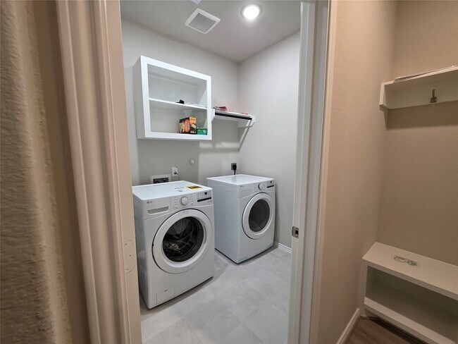 Building Photo - 13810 San Pasqual Pointe Dr