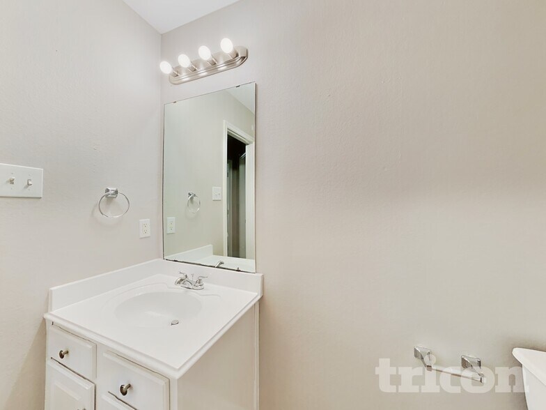 Building Photo - 7711 Cypress Edge Dr