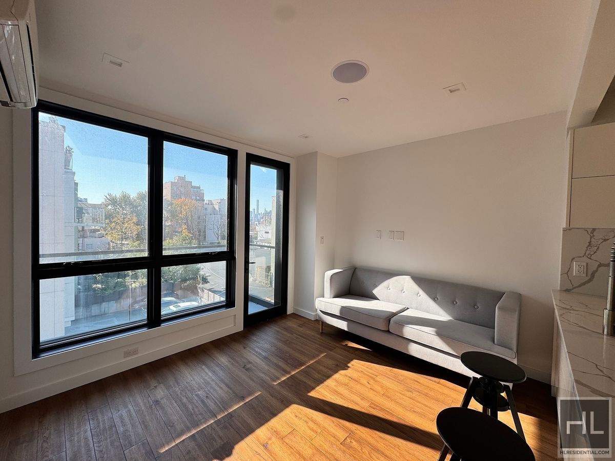 Building Photo - The Vitoria - 27=04 Astoria Blvd Luxurious 1 bedroom apartment