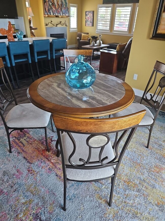 Building Photo - Fully Furnished Home with Stunning Cascade Mountain Views – Flexible Lease Options