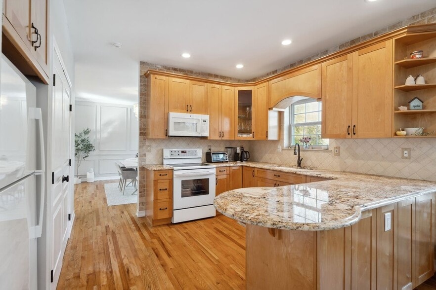 Building Photo - 39 Hollow Ln