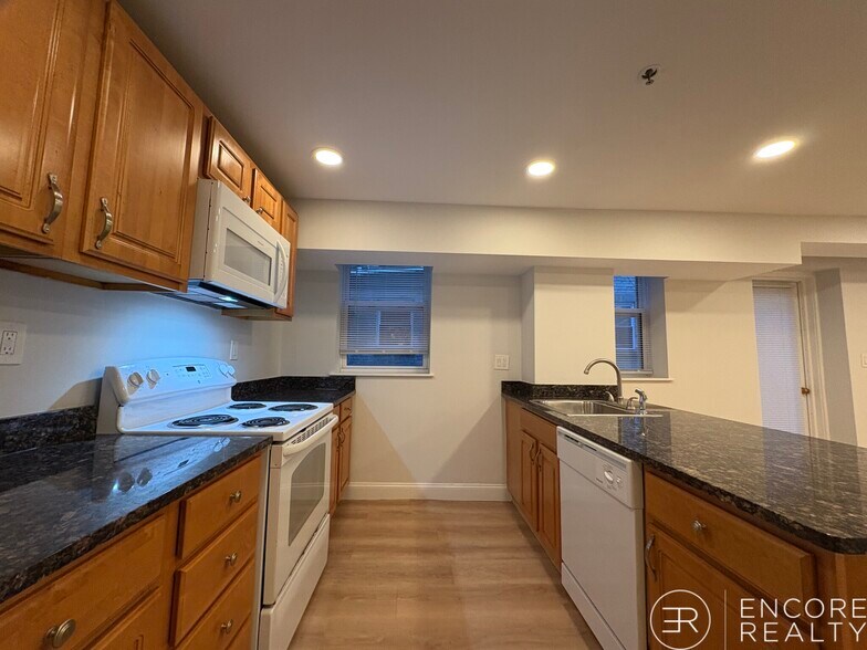 Building Photo - 51 Queensberry St