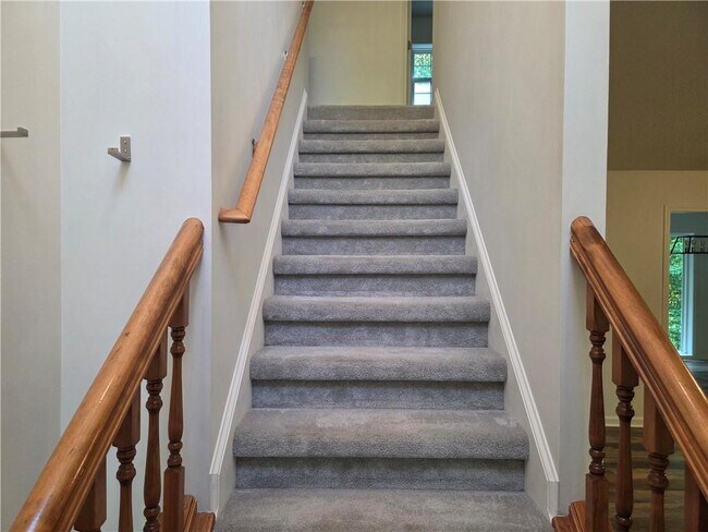 Building Photo - 3060 Glen Wallace Dr