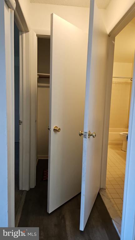 Building Photo - 909 Ravens Crest Dr