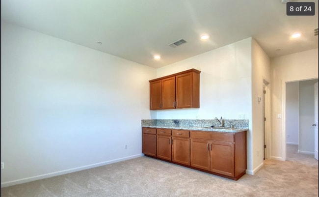 Building Photo - 917 Somerset Way