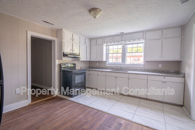 Building Photo - 2208 Old Gurley Pike