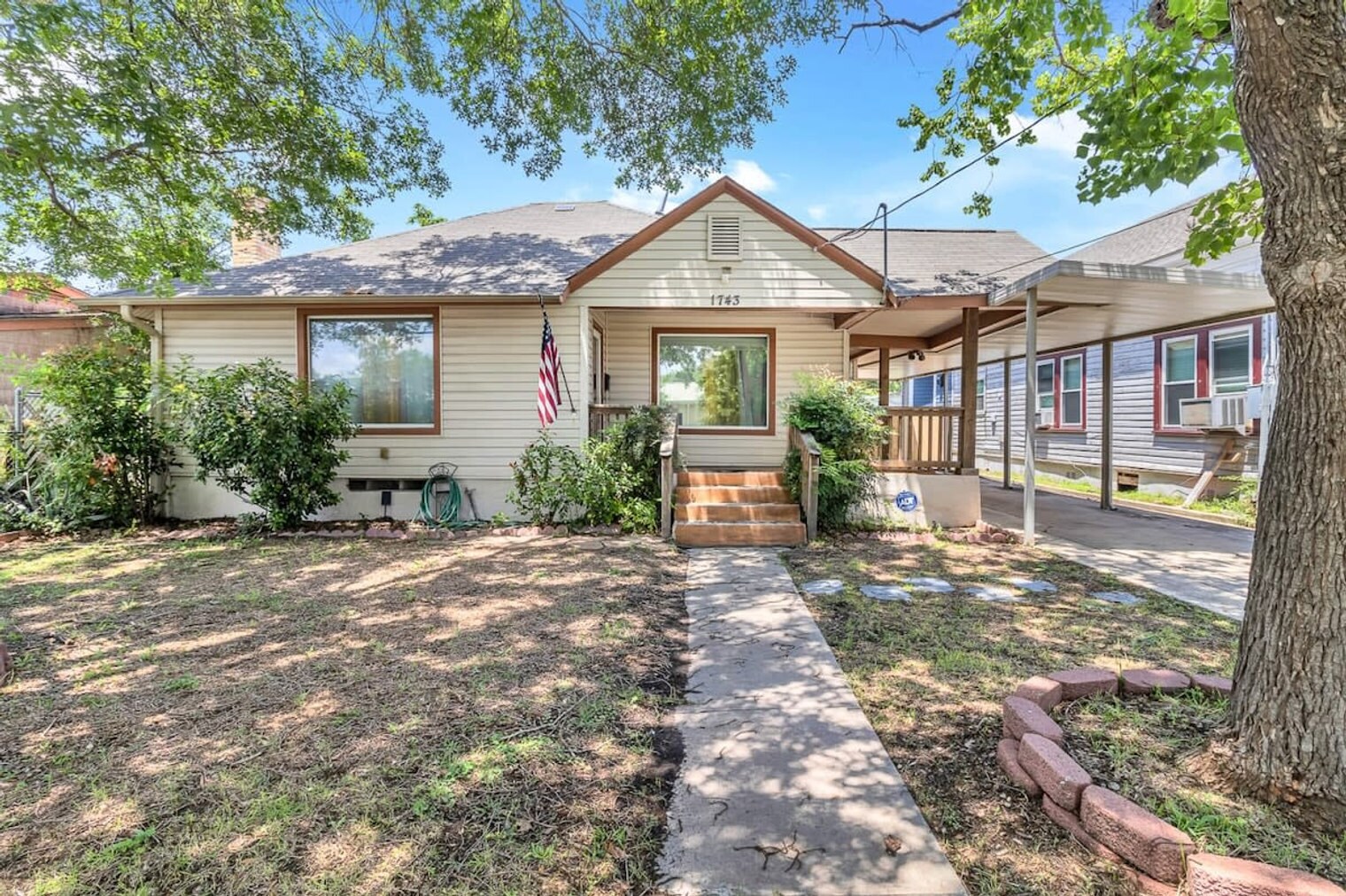 Building Photo - 1743 W Huisache Ave
