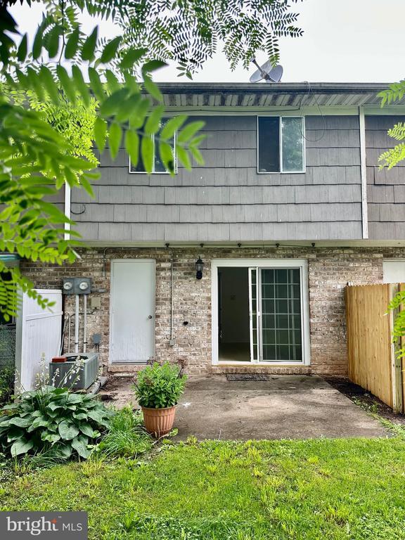Building Photo - 302 Hills Dr