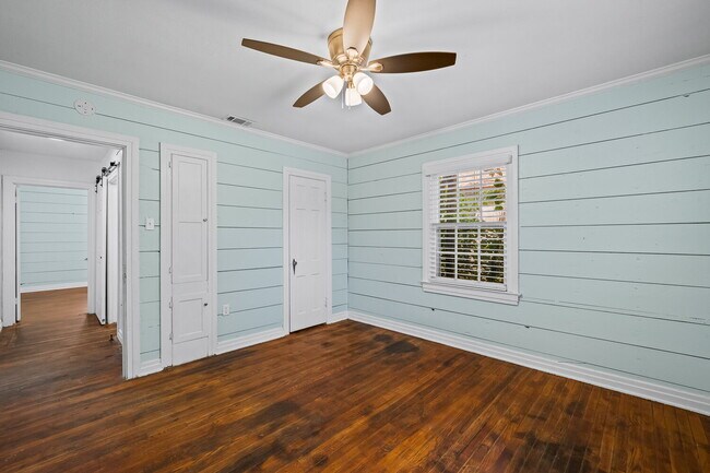 Building Photo - Vintage Home w/ Modern Updates, Minutes fr...