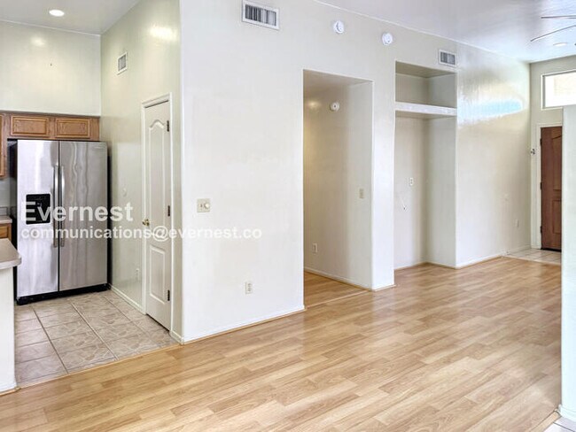 Building Photo - 3-Bedroom Home with Garage / Pet-Friendly ...