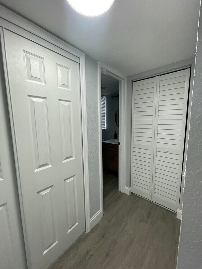 Building Photo - 110 SE 7th St