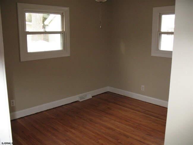 Building Photo - 204 Barr Ave