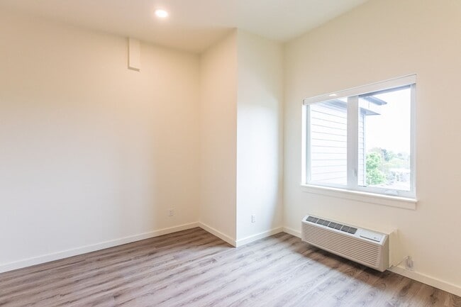 Building Photo - 2919 SE Division St