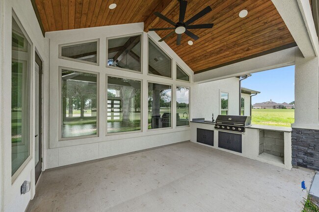 Building Photo - 210 Birdie Dr