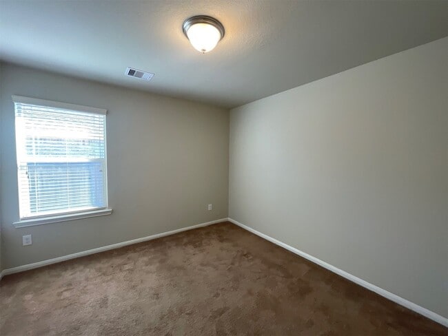 Building Photo - 625 26th Ave N