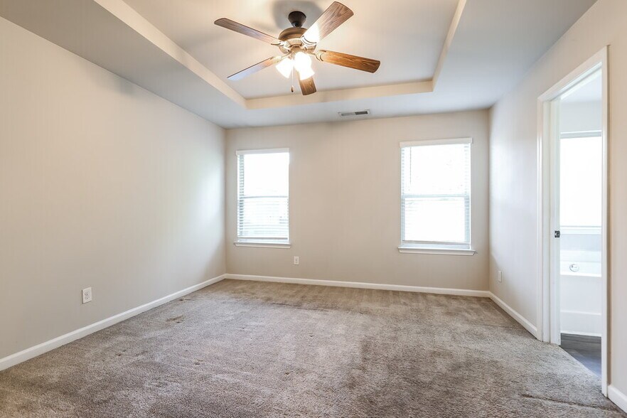 Building Photo - 285 Magnaview Dr