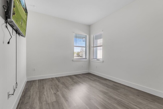 Building Photo - ** SEAHORSE AT CAMBRIA ** 3 BED + DEN - 3....