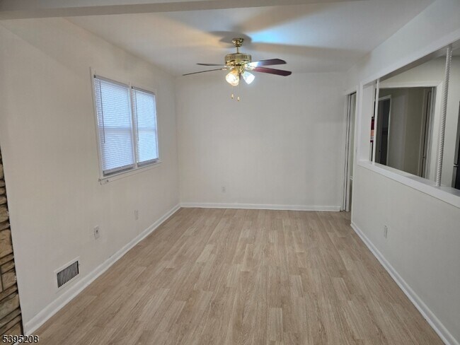 Building Photo - 67 Lindsley Ave