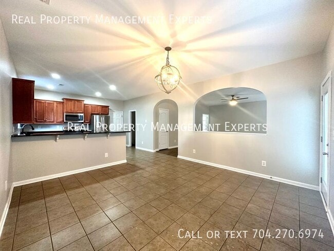 Building Photo - 14221 Lake Crossing Dr