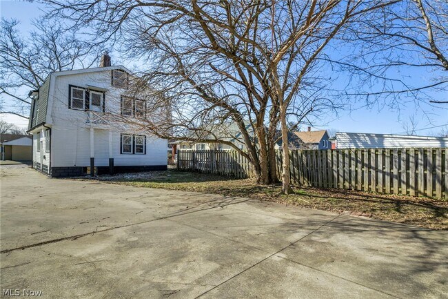 Building Photo - 4306 Buechner Ave