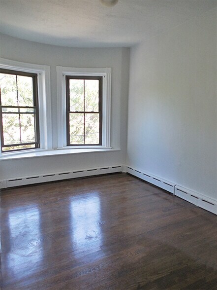 Building Photo - 106 Willow St