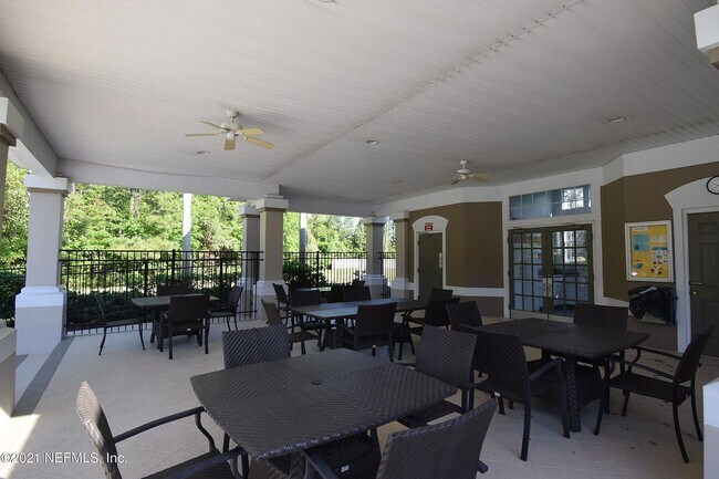 Building Photo - 10550 Baymeadows Rd